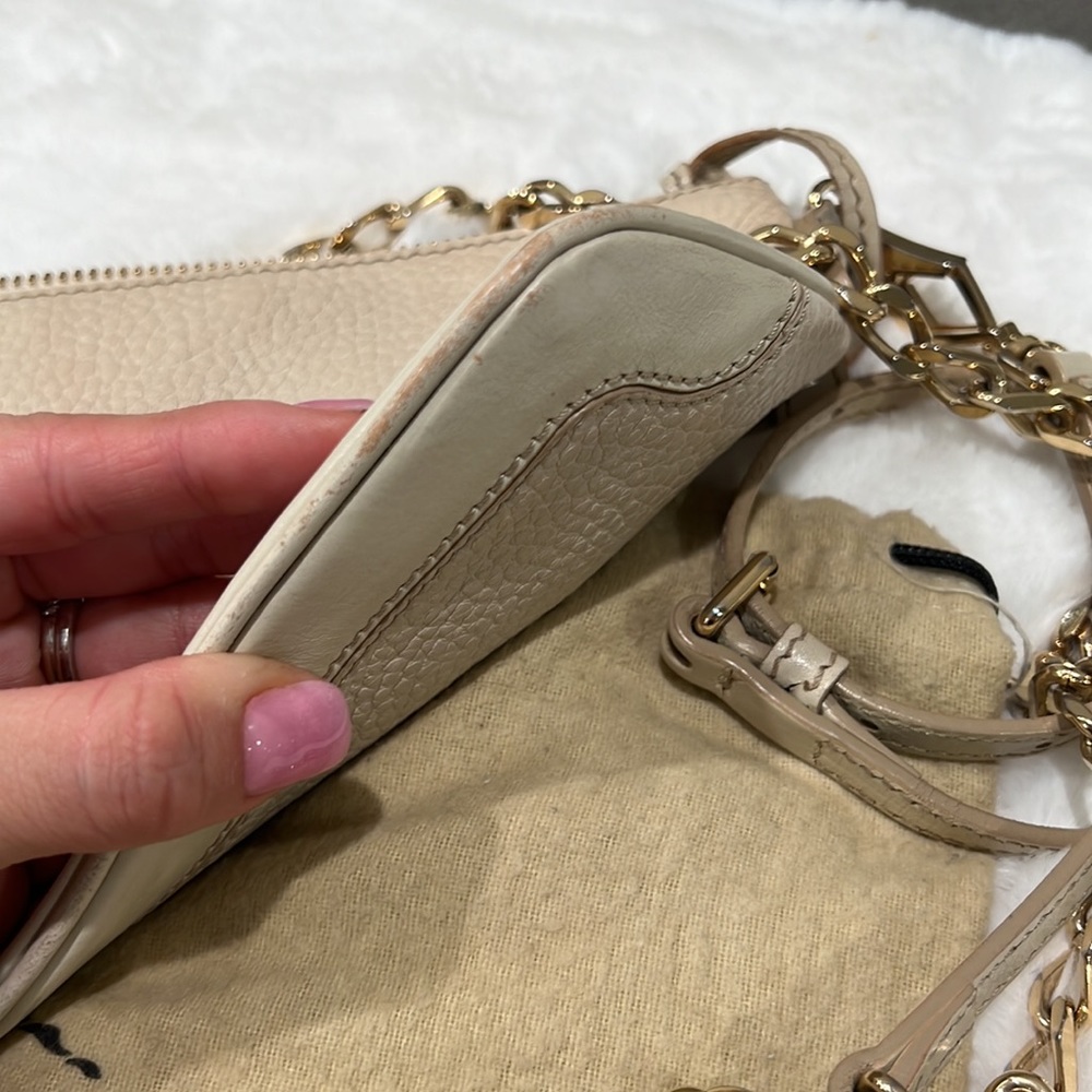 Burberry cross body with gold chain. - Picture 12 of 13